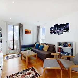 lovely-2-bedroom-flat-with-balcony-in-stratford.brighton-hotels-england.com/